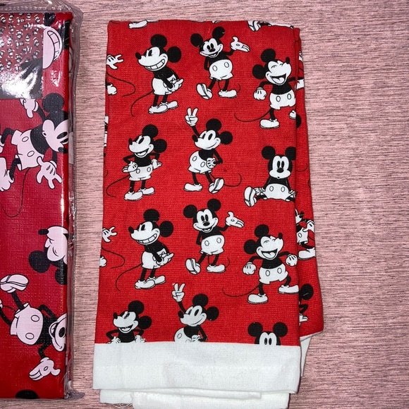 Mickey Mouse kitchen essentials - Picture 9 of 10